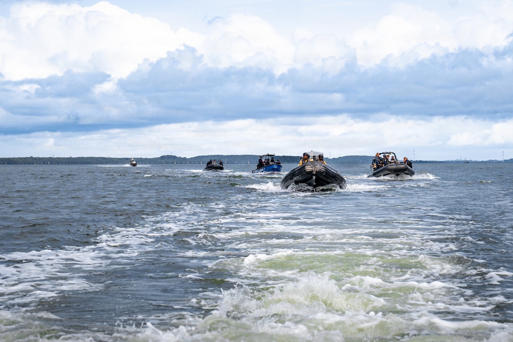 Multinational forces conduct maritime close-quarters combat and medical evacuation training