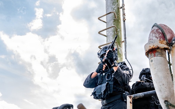 Multinational forces conduct maritime close-quarters combat and medical evacuation training