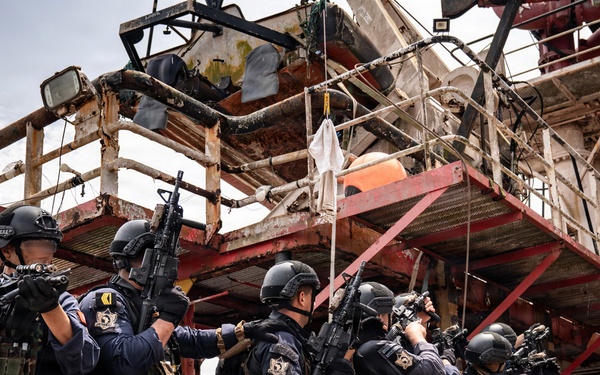 Multinational forces conduct maritime close-quarters combat and medical evacuation training