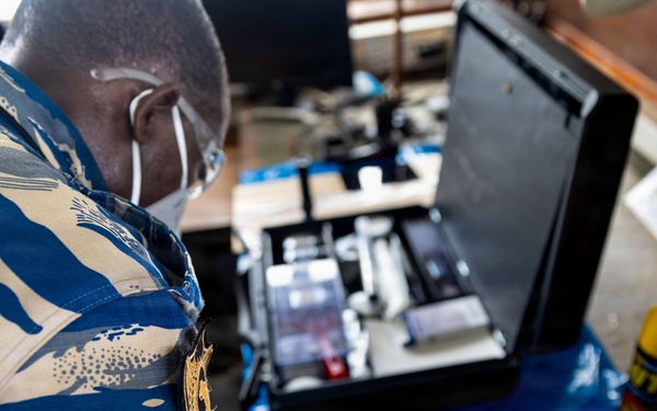 Multinational forces conduct maritime close-quarters combat and medical evacuation training