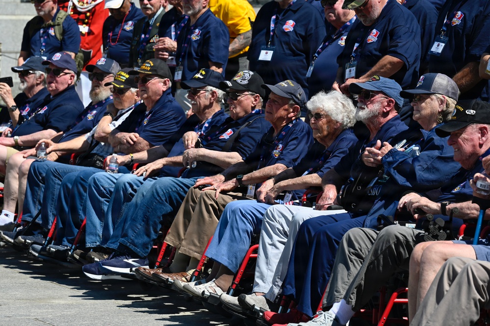 DCNG Commanding General Supports Blue Ridge Honor Flight at WWII Memorial