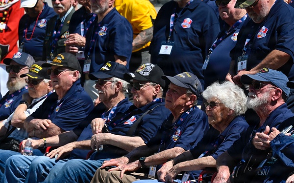 DCNG Commanding General Supports Blue Ridge Honor Flight at WWII Memorial