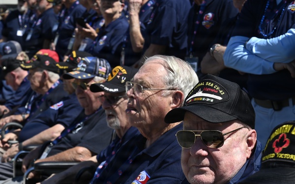 DCNG Commanding General Supports Blue Ridge Honor Flight at WWII Memorial