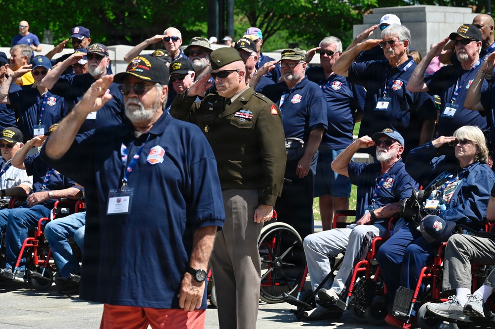 DCNG Commanding General Supports Blue Ridge Honor Flight at WWII Memorial