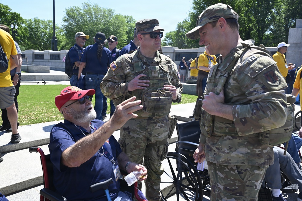 DCNG Commanding General Supports Blue Ridge Honor Flight at WWII Memorial