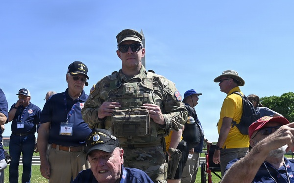 DCNG Commanding General Supports Blue Ridge Honor Flight at WWII Memorial