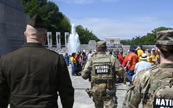 DCNG Commanding General Supports Blue Ridge Honor Flight at WWII Memorial
