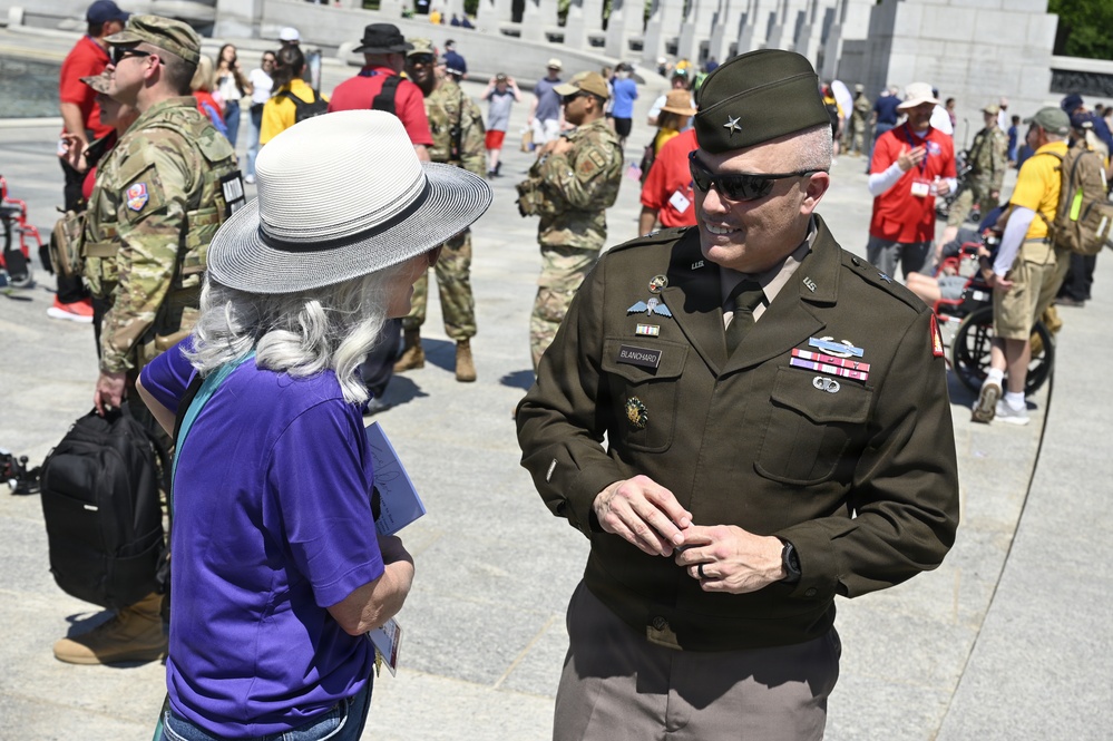 DCNG Commanding General Supports Blue Ridge Honor Flight at WWII Memorial