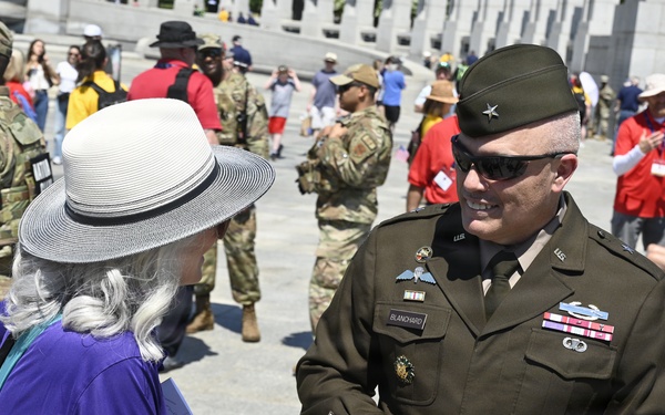 DCNG Commanding General Supports Blue Ridge Honor Flight at WWII Memorial
