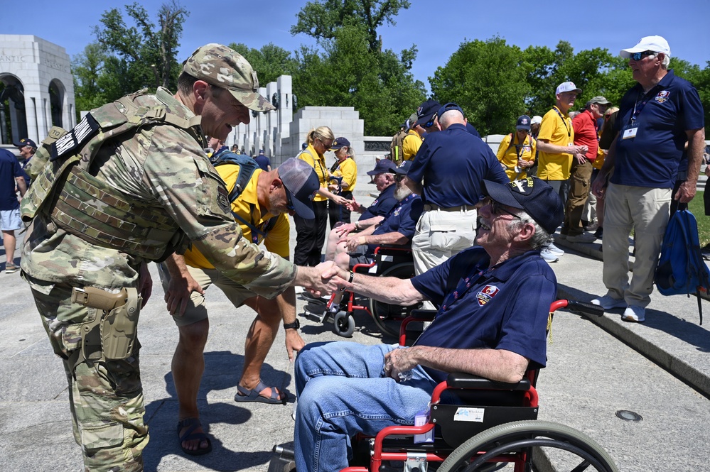 DCNG Commanding General Supports Blue Ridge Honor Flight at WWII Memorial
