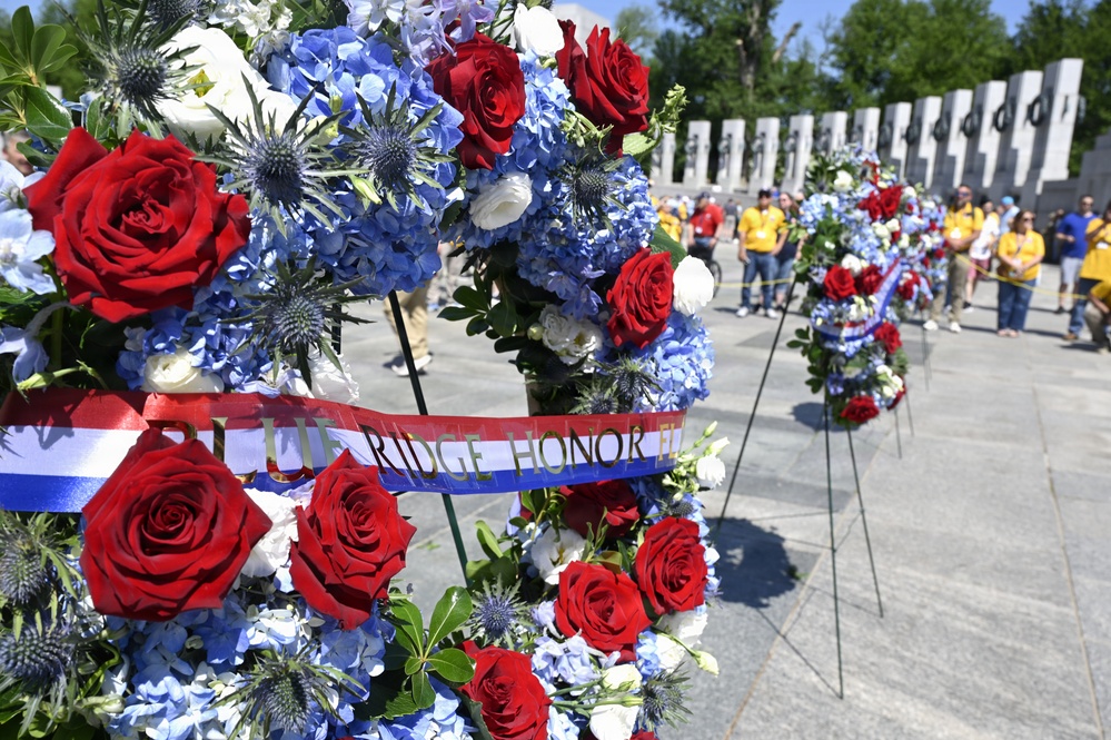DCNG Commanding General Supports Blue Ridge Honor Flight at WWII Memorial