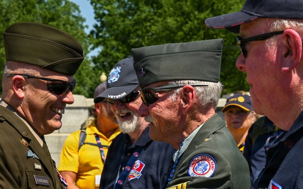 DCNG Commanding General Supports Blue Ridge Honor Flight at WWII Memorial