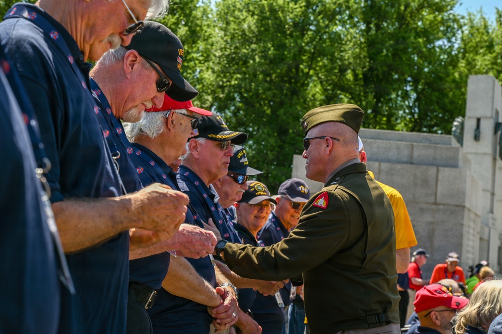 DCNG Commanding General Supports Blue Ridge Honor Flight at WWII Memorial