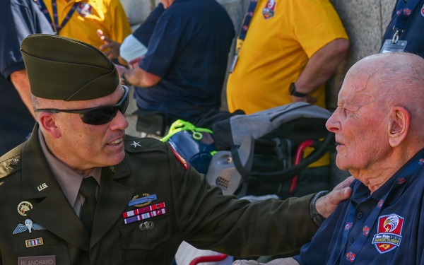 DCNG Commanding General Supports Blue Ridge Honor Flight at WWII Memorial