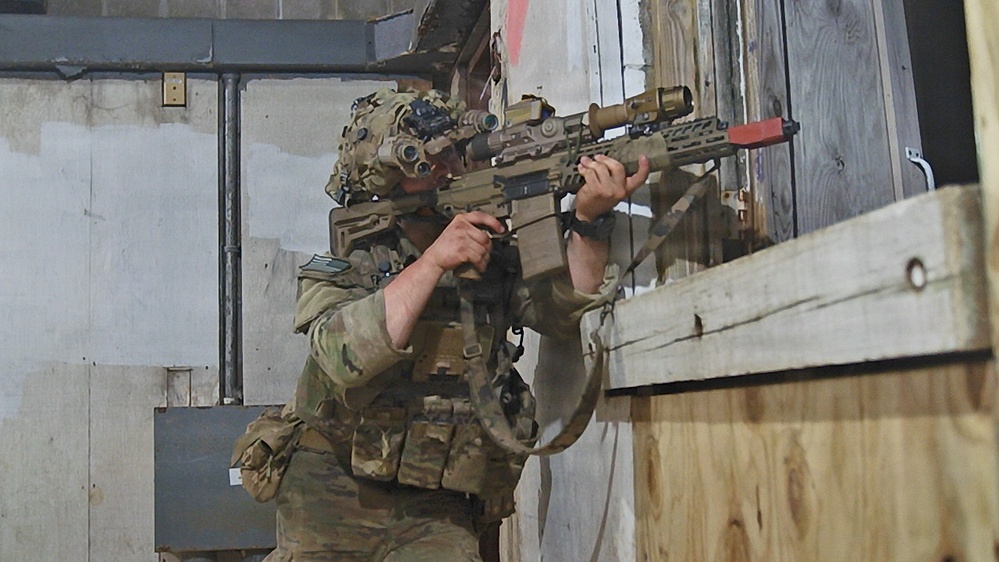 101st Rakkasans Conduct Night MOUT Assault at JRTC