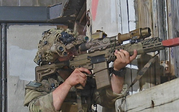 101st Rakkasans Conduct Night MOUT Assault at JRTC