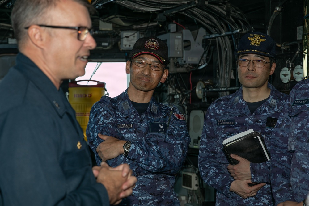 C7F Welcomes Japan Maritime Self-Defense Force Surface Warfare Squadron 6