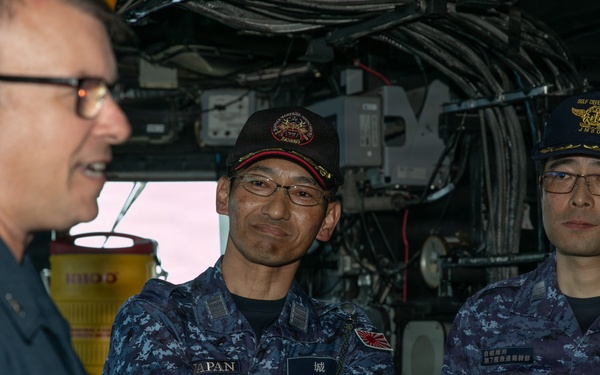 C7F Welcomes Japan Maritime Self-Defense Force Surface Warfare Squadron 6