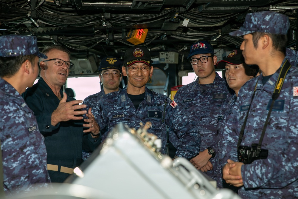 C7F Welcomes Japan Maritime Self-Defense Force Surface Warfare Squadron 6