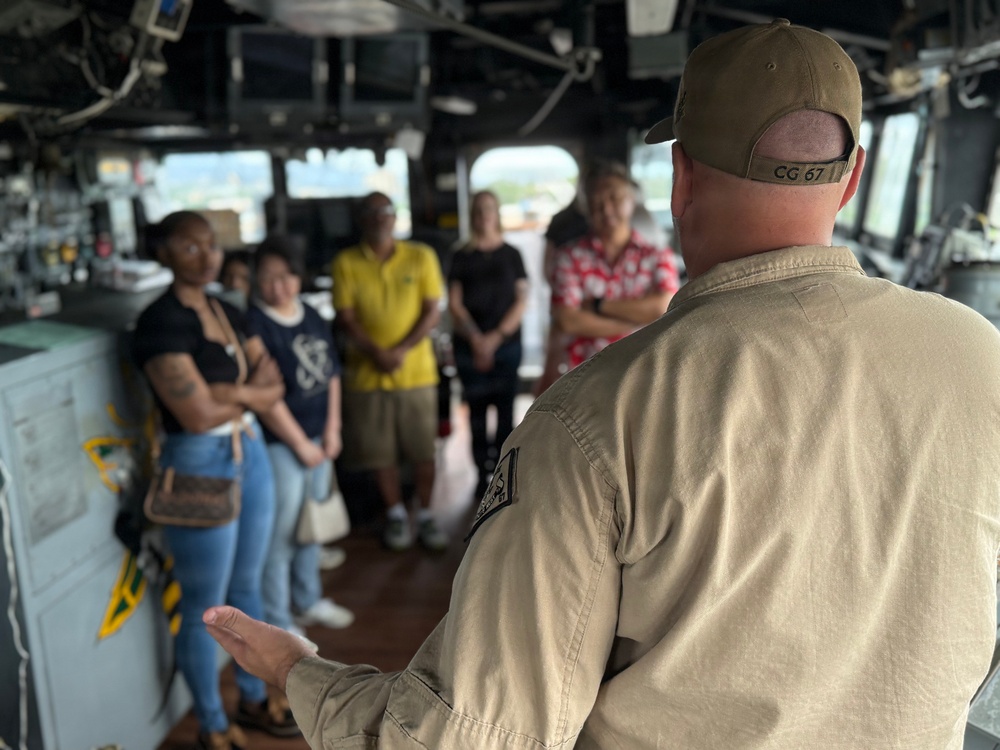 USS Shiloh hosts U.S. Soldiers and civilians