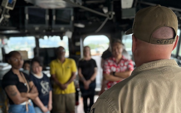 USS Shiloh hosts U.S. Soldiers and civilians