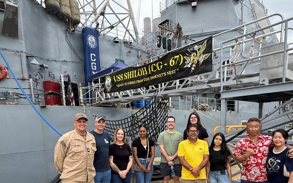 USS Shiloh hosts U.S. Soldiers and civilians