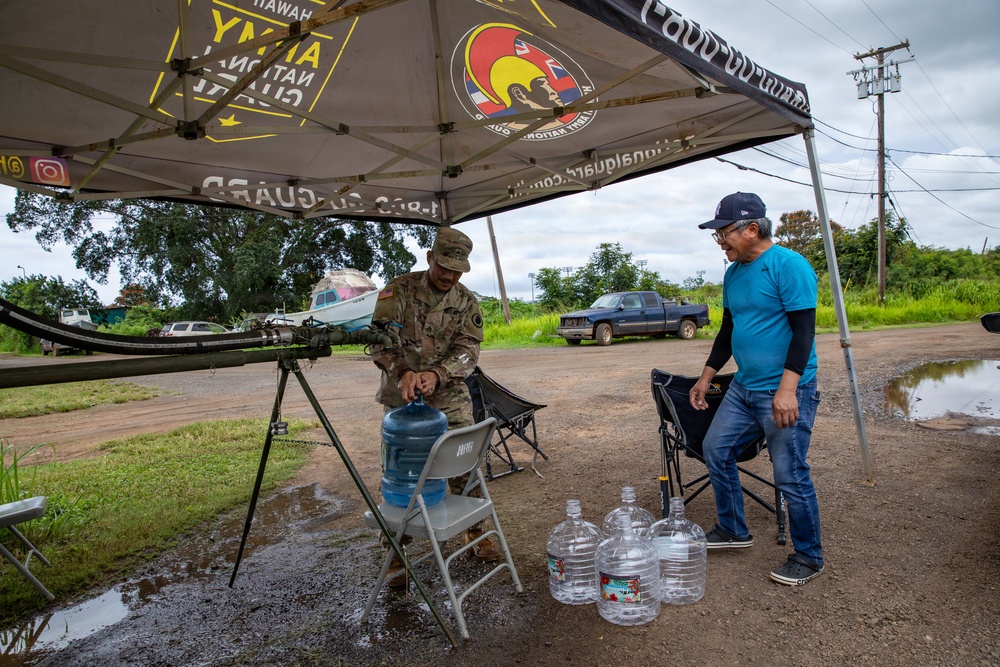 Hawaii National Guard provides drinking water to Waialua community