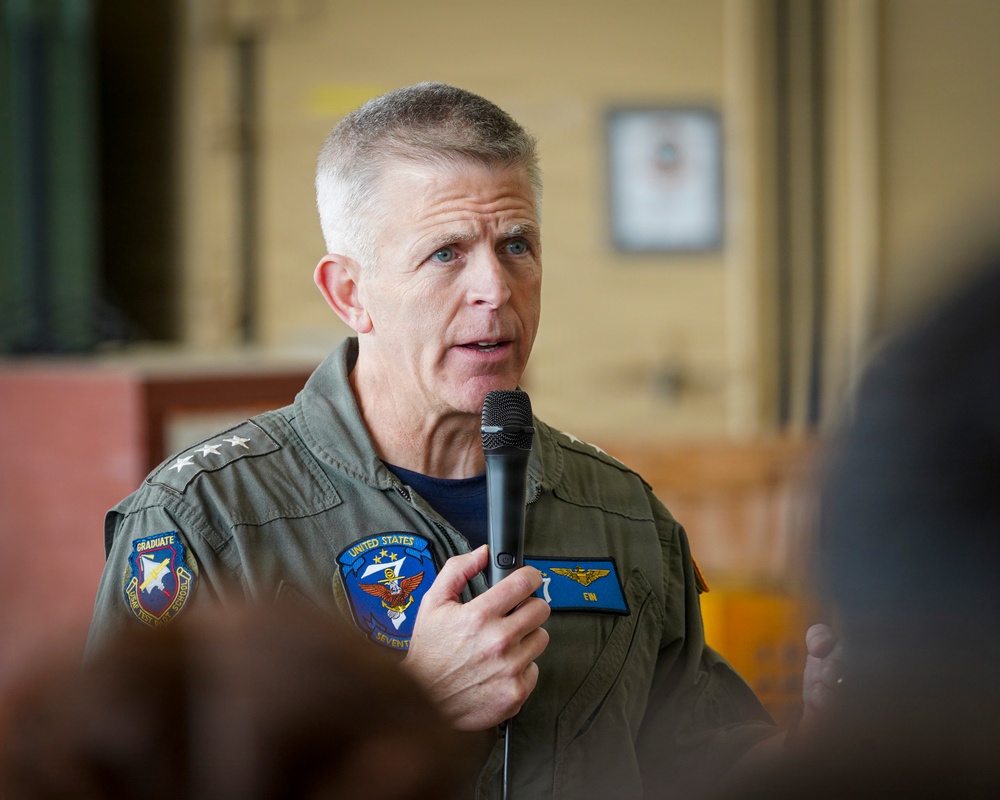 Commander, U.S. Seventh Fleet Visits VP-26 Tridents