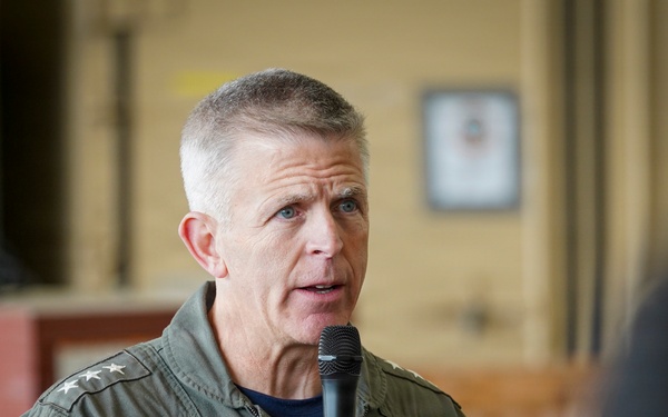 Commander, U.S. Seventh Fleet Visits VP-26 Tridents