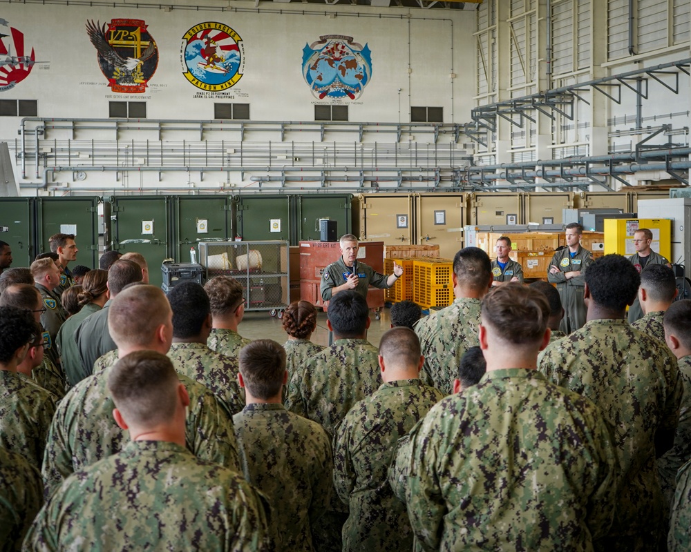 Commander, U.S. Seventh Fleet Visits VP-26 Tridents