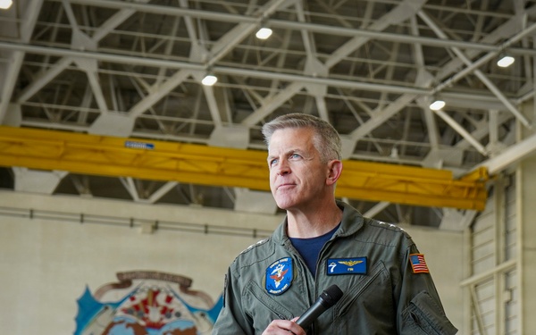 Commander, U.S. Seventh Fleet Visits VP-26 Tridents