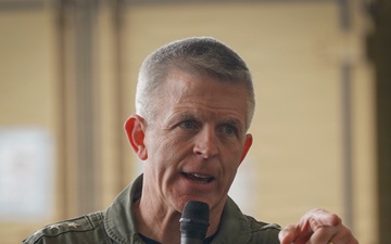 Commander, U.S. 7th Fleet Visits VP-26 Tridents