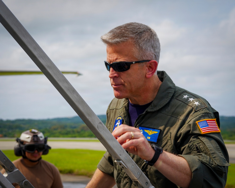 Commander, U.S. Seventh Fleet Visits VP-26 Tridents