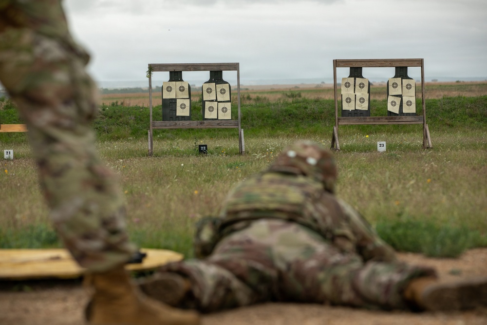 Soldiers conduct pre-deployment weapons qualification at Fort Hood