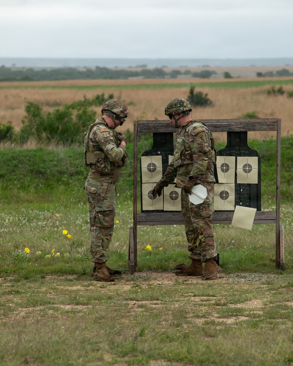 Soldiers conduct pre-deployment weapons qualification at Fort Hood