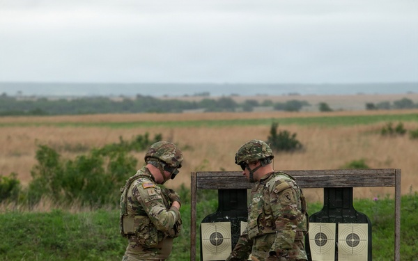 Soldiers conduct pre-deployment weapons qualification at Fort Hood