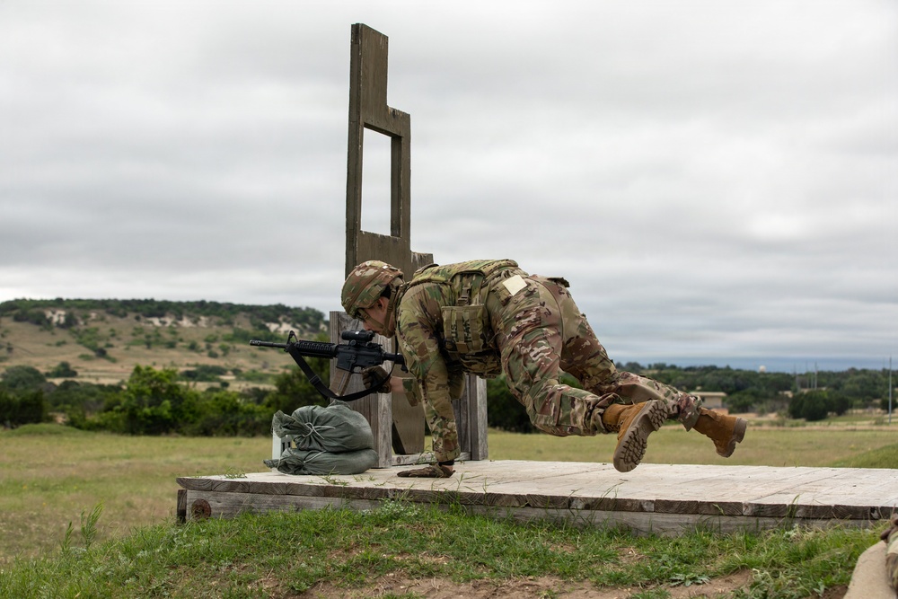 Soldiers conduct pre-deployment weapons qualification at Fort Hood