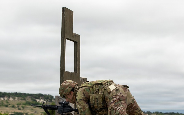 Soldiers conduct pre-deployment weapons qualification at Fort Hood
