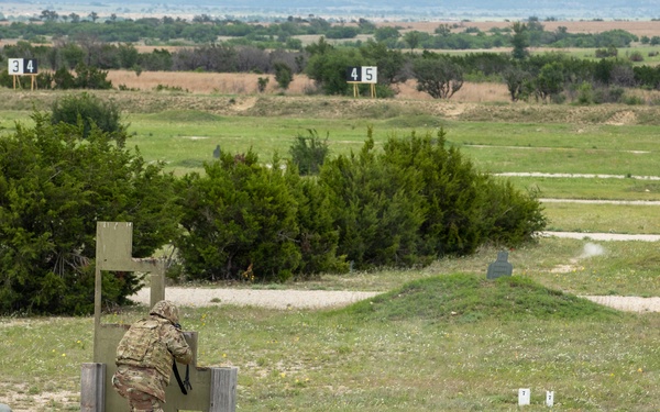 Soldiers conduct pre-deployment weapons qualification at Fort Hood