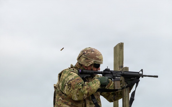 Soldiers conduct pre-deployment weapons qualification at Fort Hood