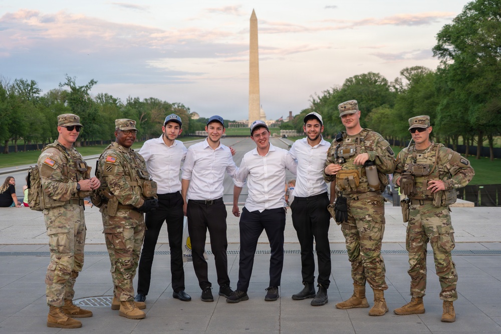 Mississippi National Guard Soldiers connect with the community at the Lincoln Memorial
