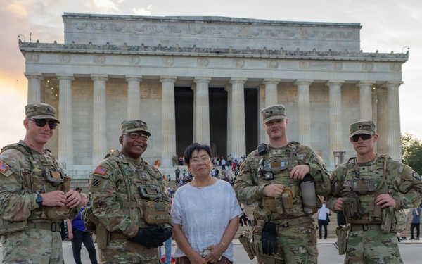 Mississippi National Guard Soldiers connect with the community at the Lincoln Memorial