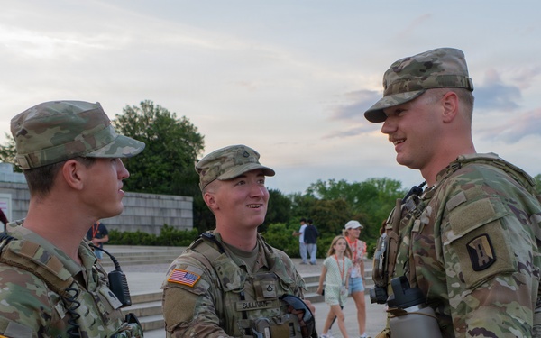 Mississippi National Guard Soldiers connect with the community at the Lincoln Memorial