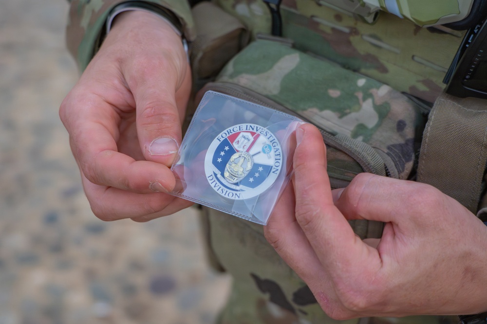 Mississippi National Guard Soldiers connect with the community at the Lincoln Memorial