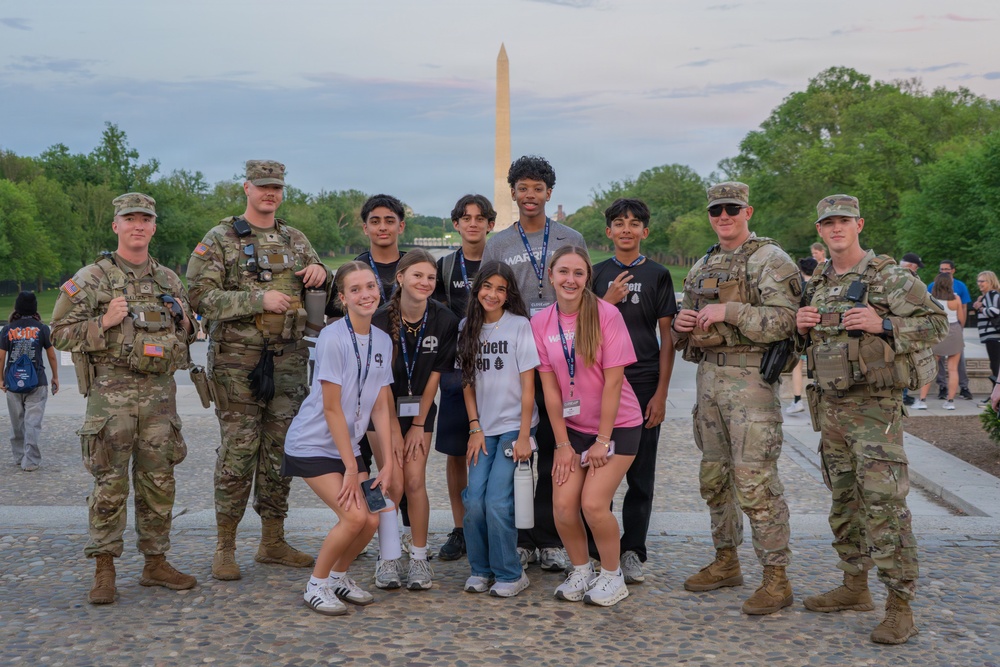 Mississippi National Guard Soldiers connect with the community at the Lincoln Memorial