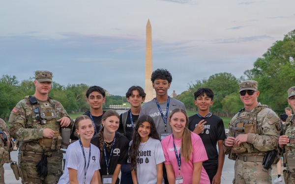 Mississippi National Guard Soldiers connect with the community at the Lincoln Memorial