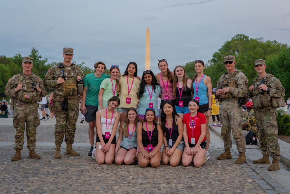Mississippi National Guard Soldiers connect with the community at the Lincoln Memorial