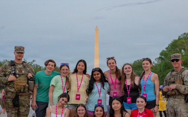 Mississippi National Guard Soldiers connect with the community at the Lincoln Memorial