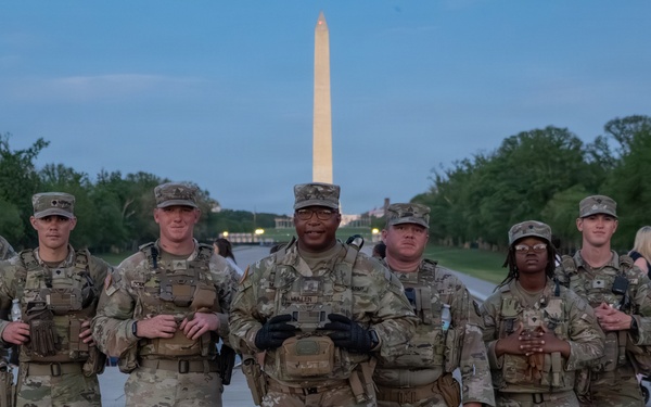 Mississippi National Guard Soldiers connect with the community at the Lincoln Memorial