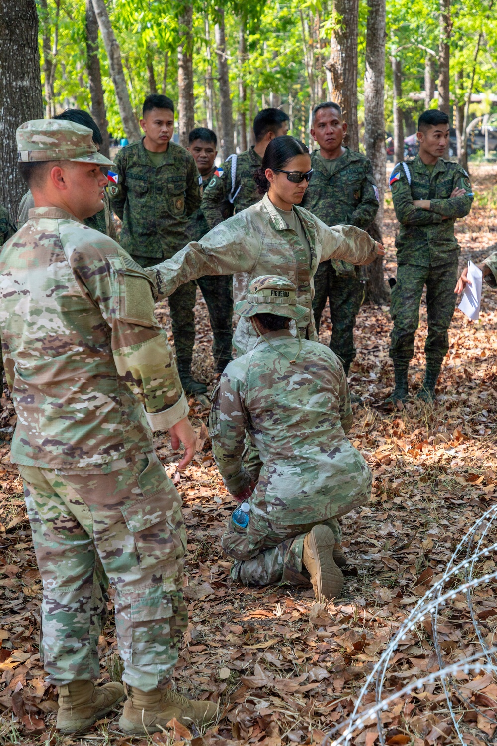 U.S. and Philippine Soldiers Conduct Detainee Collection Point Training